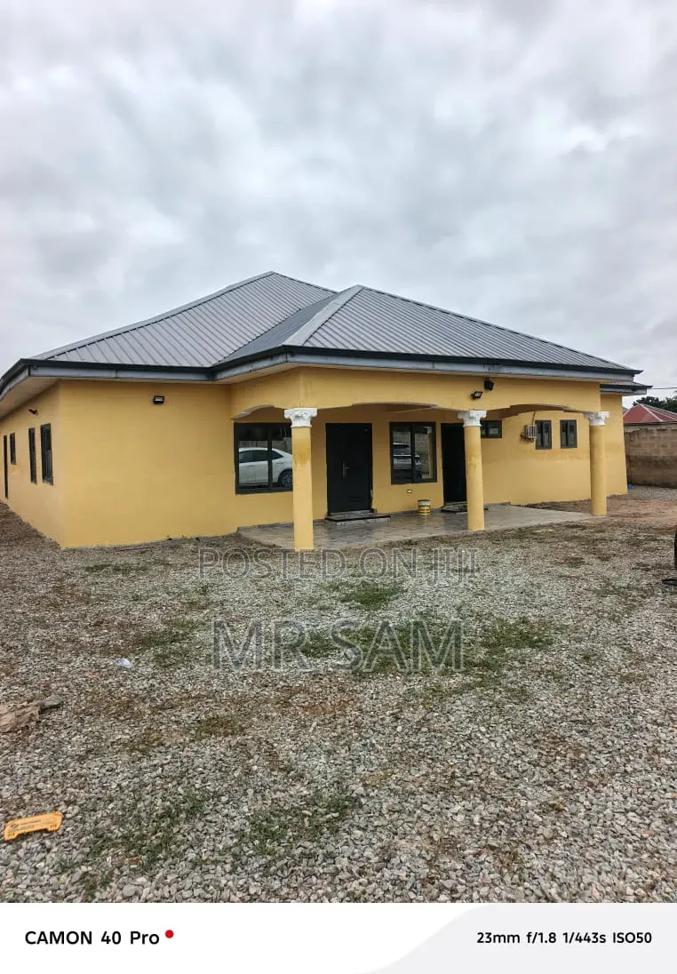 4bdrm House in Kasoa Nurses Qutters, Ga South Municipal for sale