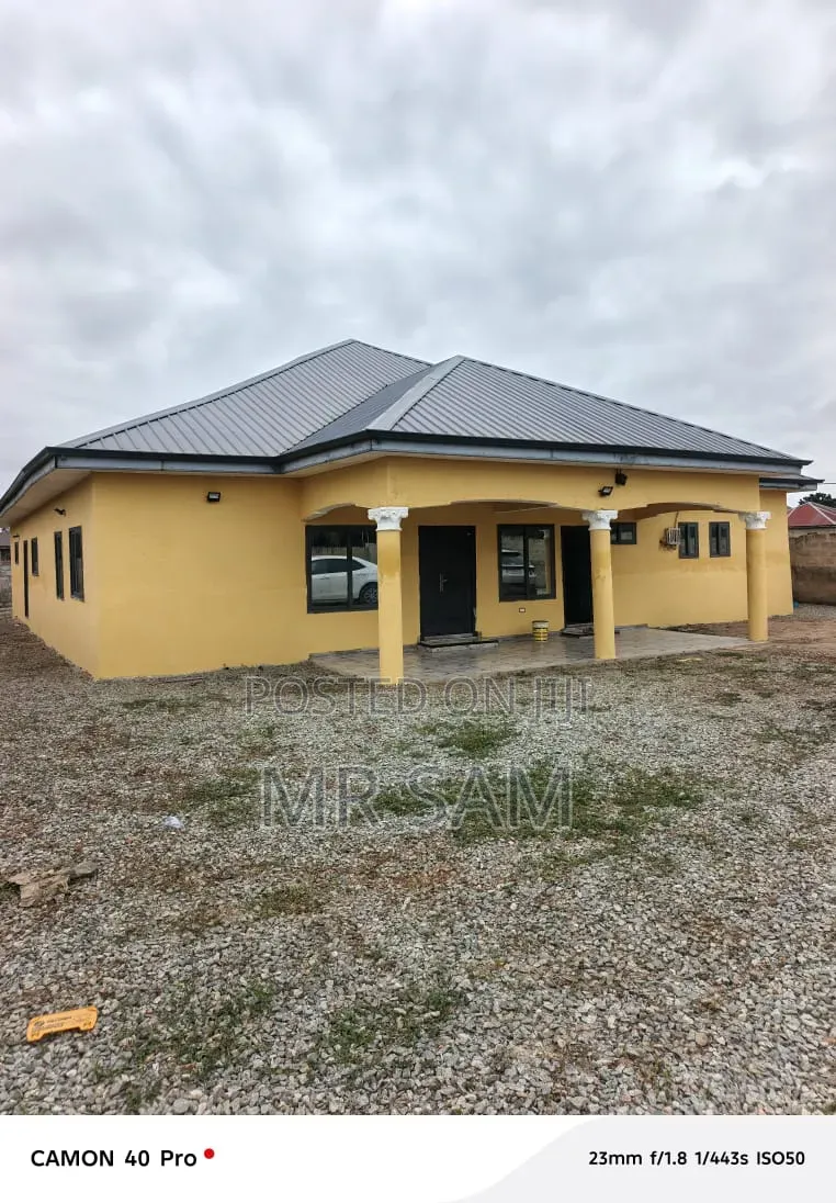 4bdrm House in Kasoa Nurses Qutters, Ga South Municipal for sale