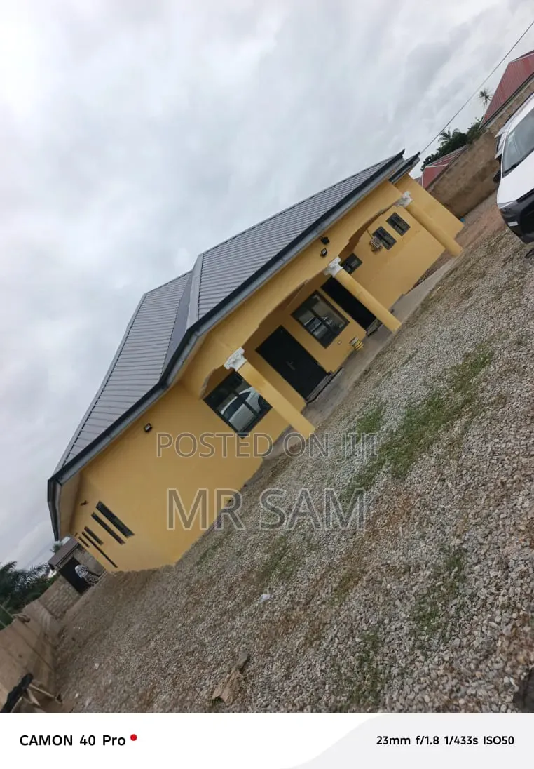 4bdrm House in Kasoa Nurses Qutters, Ga South Municipal for sale