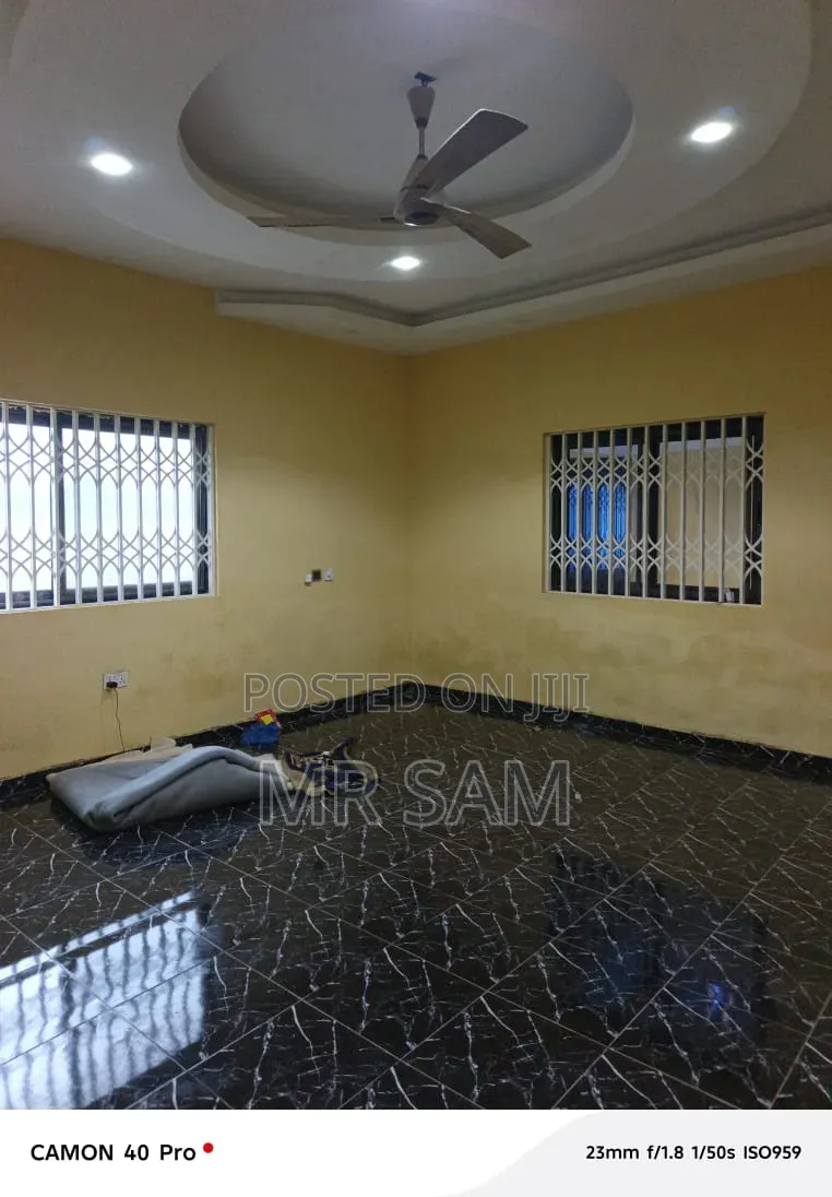 4bdrm House in Kasoa Nurses Qutters, Ga South Municipal for sale