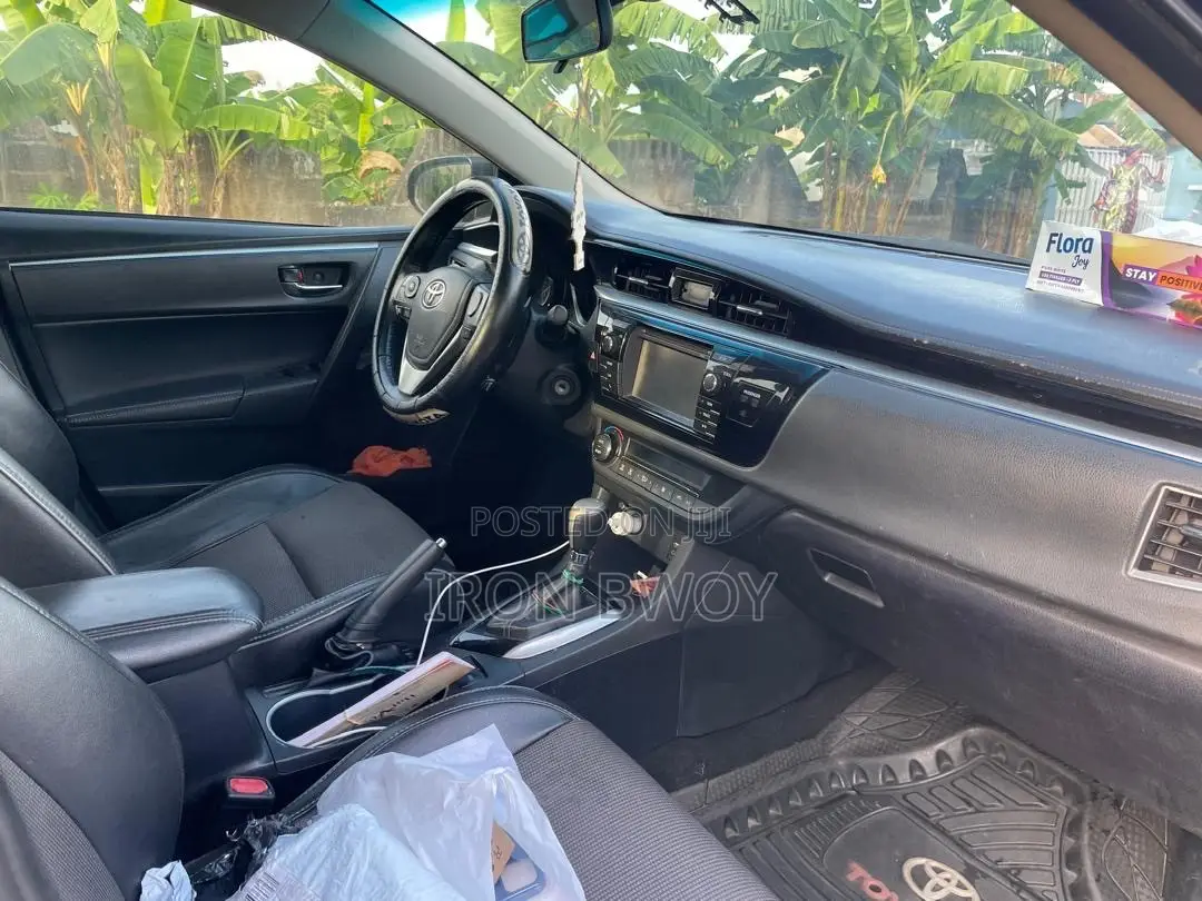Toyota Corolla LE Eco 4dr Sedan (1.8L 4cyl CVT) 2016 Black