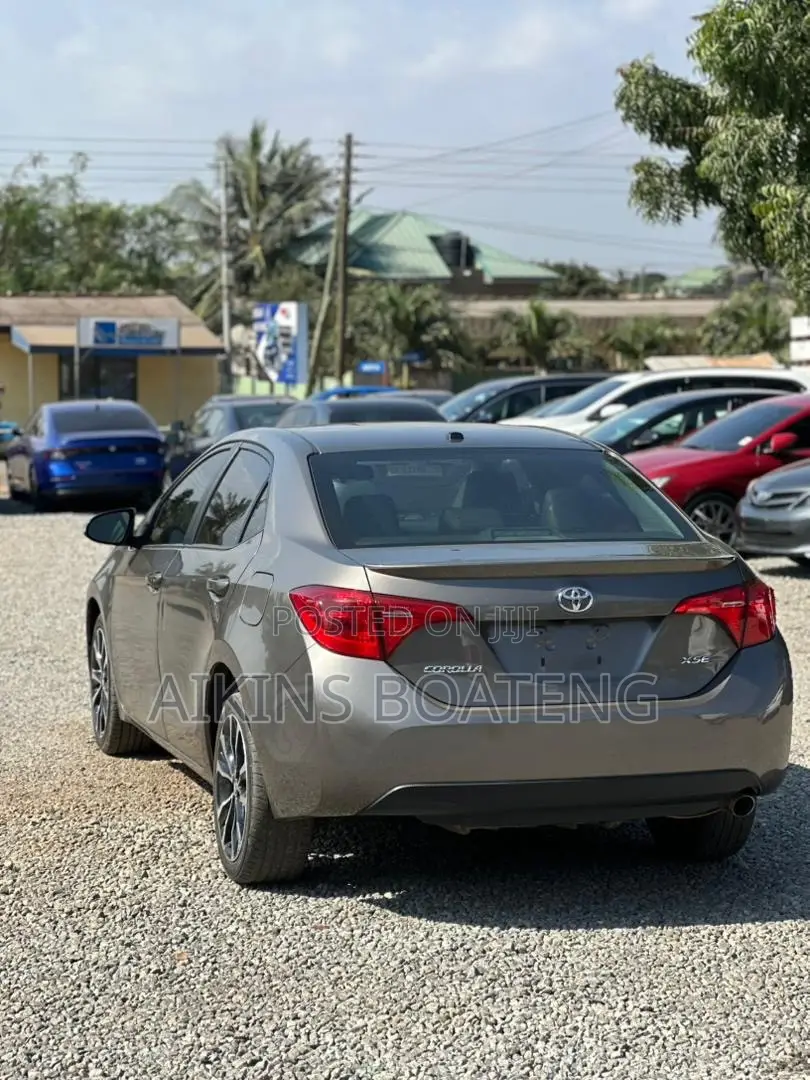 Toyota Corolla XSE (1.8L 4cyl 2A) 2018 Gray
