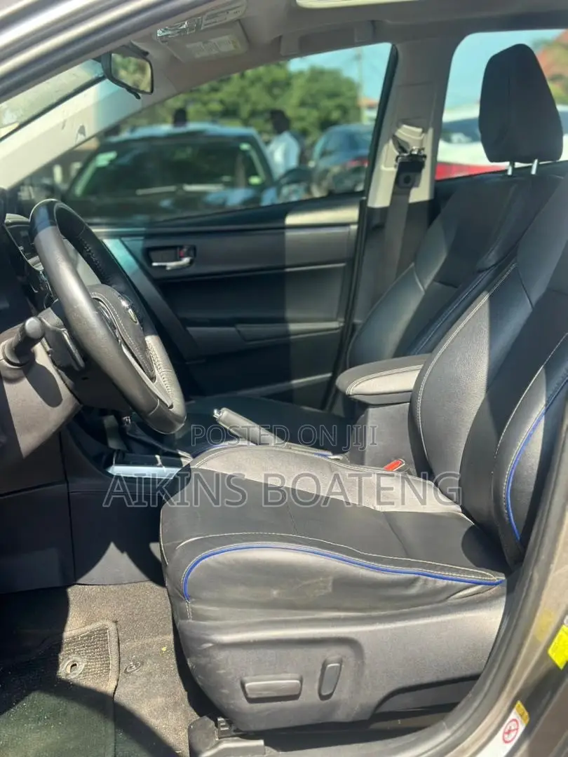 Toyota Corolla XSE (1.8L 4cyl 2A) 2018 Gray