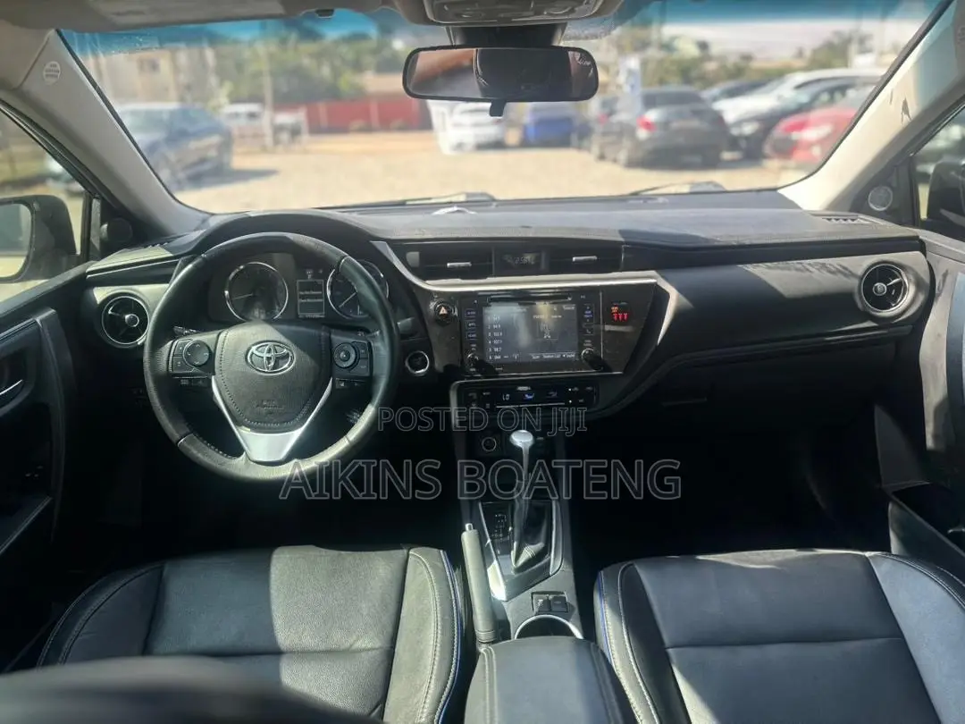 Toyota Corolla XSE (1.8L 4cyl 2A) 2018 Gray