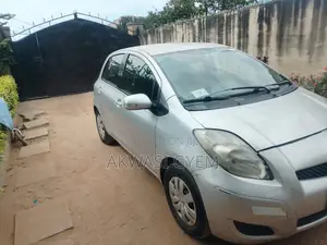 Toyota Vitz 1.0 FWD 5dr 2010 Silver