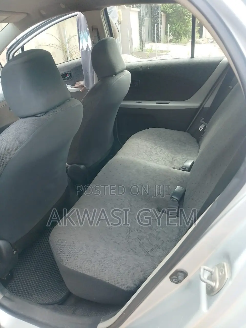 Toyota Vitz 1.0 FWD 5dr 2010 Silver