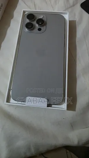 New Apple iPhone 15 Pro Max 256 GB Silver