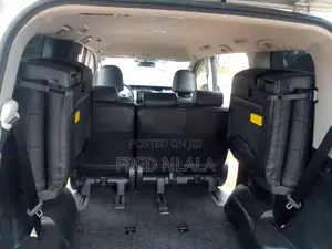 Toyota Voxy V 4WD 8-Seater 2010 Silver