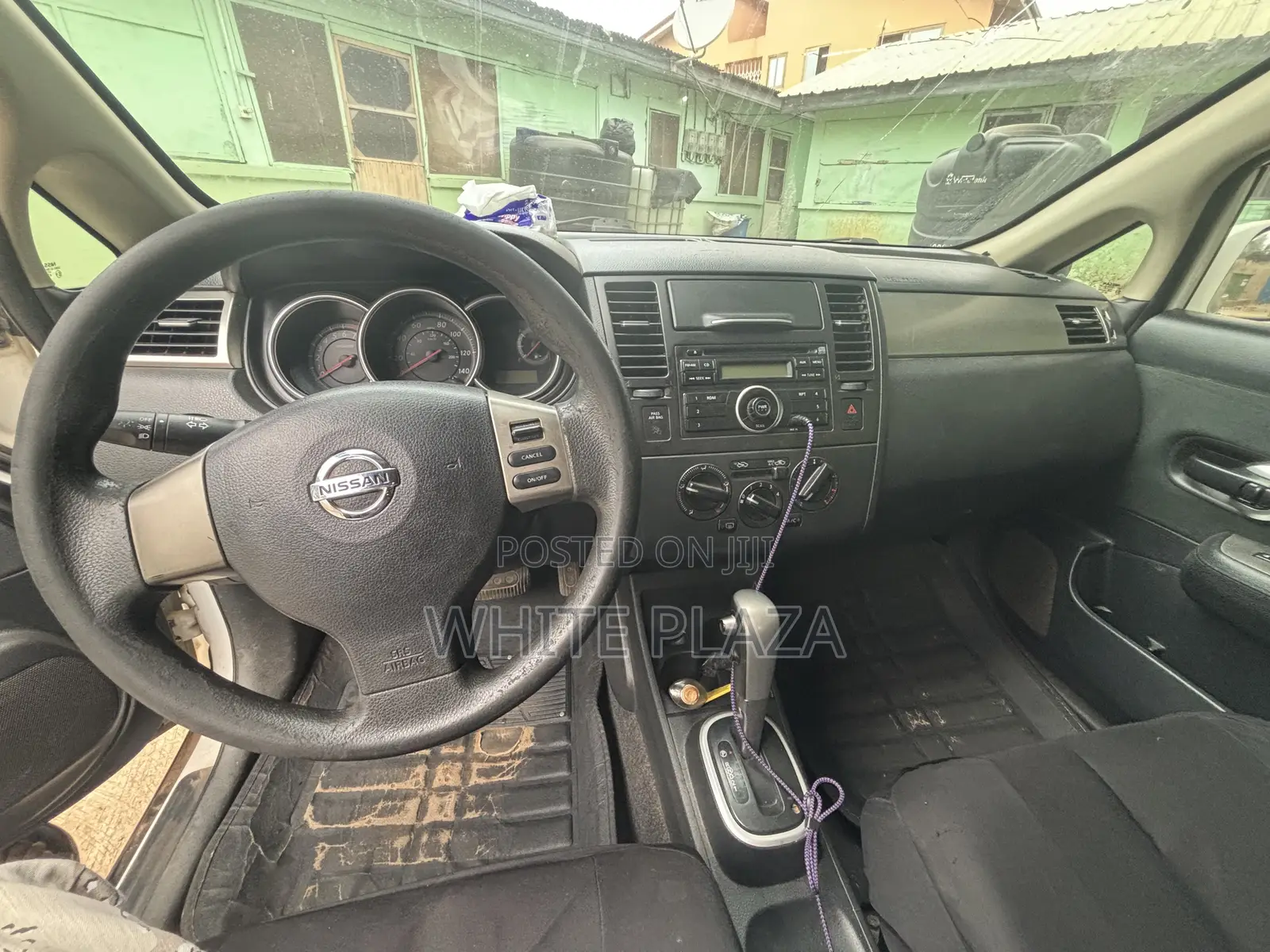 Nissan Versa 1.8 S Hatchback 2012 White