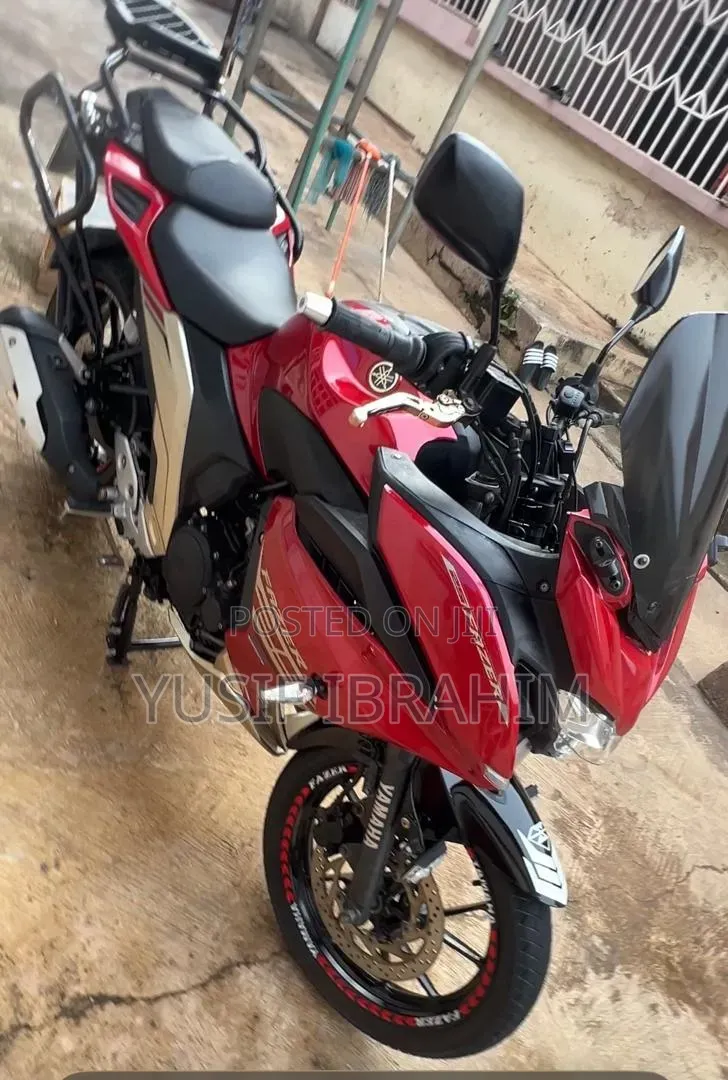 Yamaha FZ 2015 Red