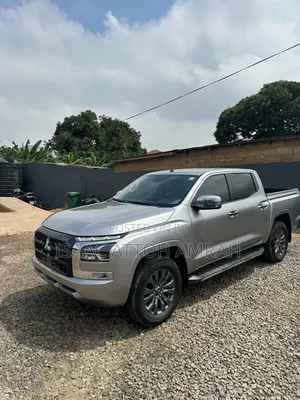 Mitsubishi L200 2024 Gray