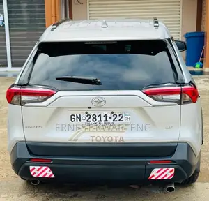 Toyota RAV4 LE AWD 2020 White