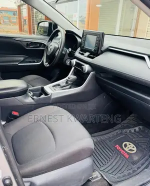 Toyota RAV4 LE AWD 2020 White