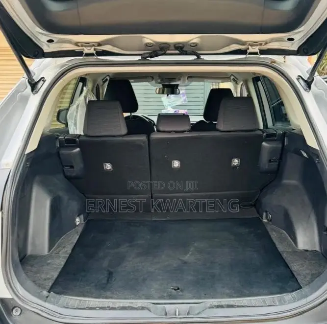 Toyota RAV4 LE AWD 2020 White