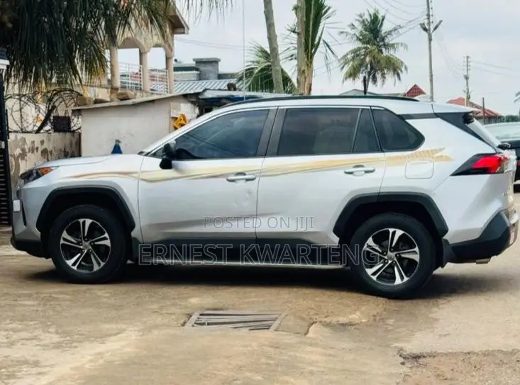 Toyota RAV4 LE AWD 2020 White