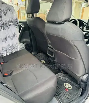 Toyota RAV4 LE AWD 2020 White
