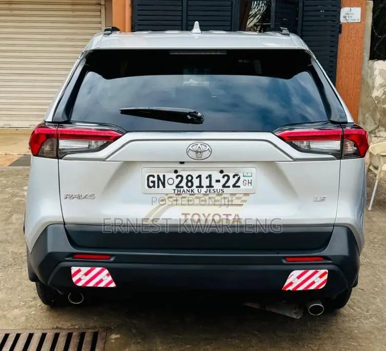 Toyota RAV4 LE AWD 2020 White