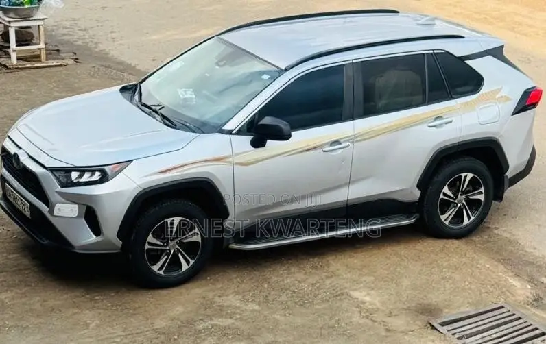Toyota RAV4 LE AWD 2020 White