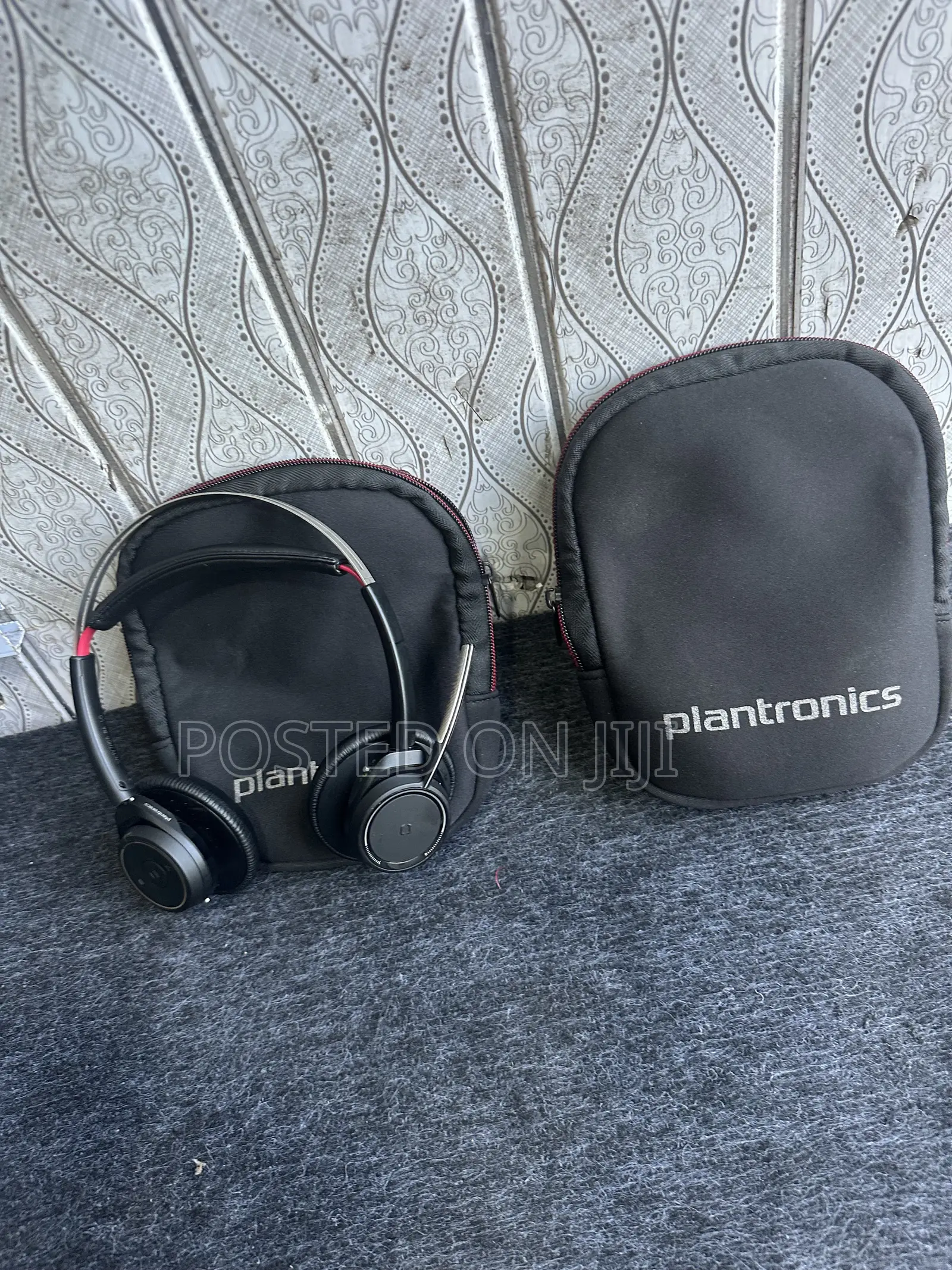 Original Plantronic Voyager Focus 1