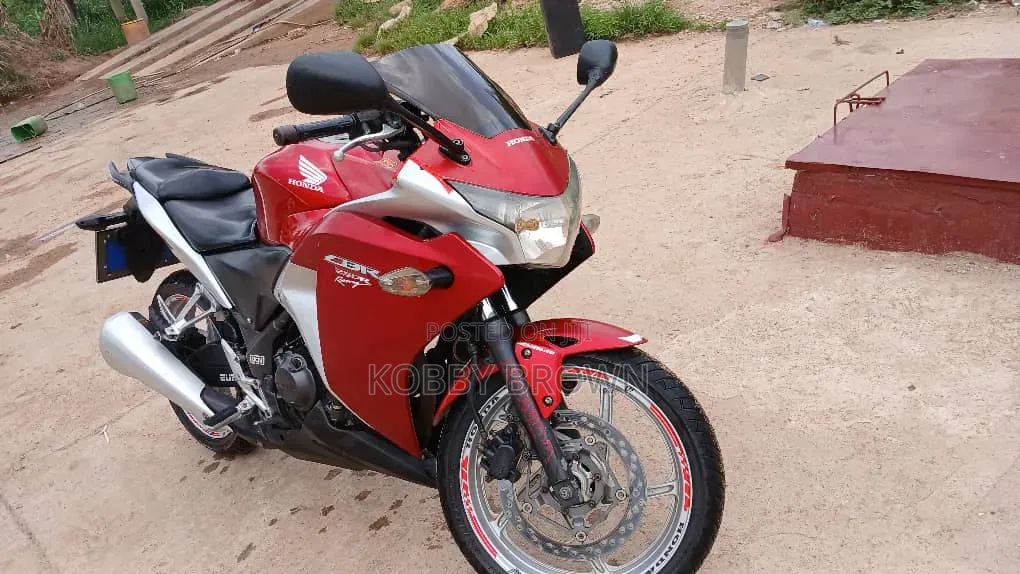 Honda CBR 2012 Red