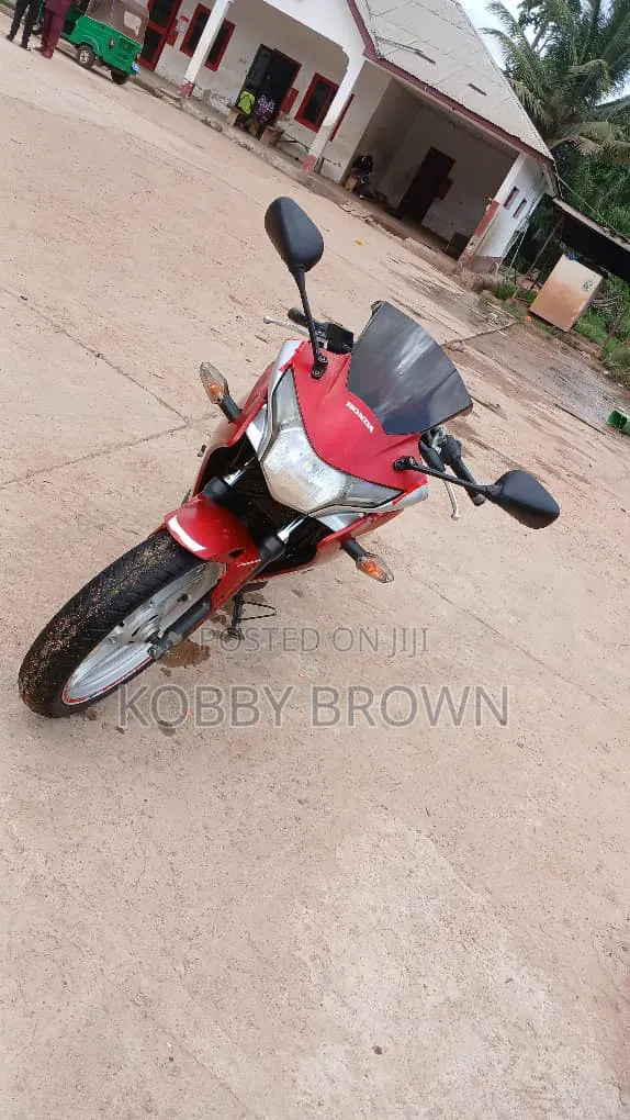 Honda CBR 2012 Red