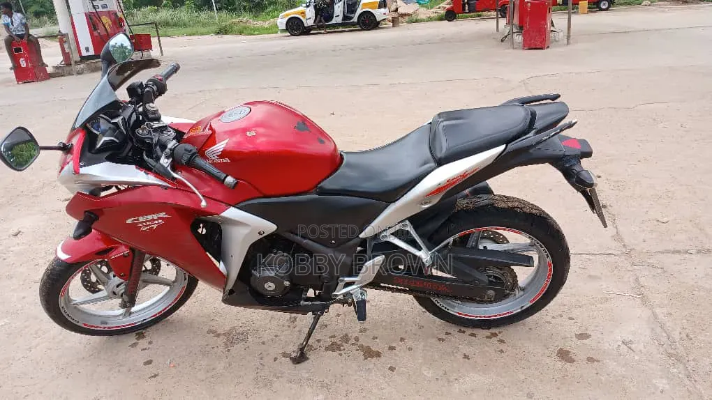 Honda CBR 2012 Red