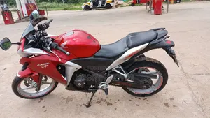 Honda CBR 2012 Red