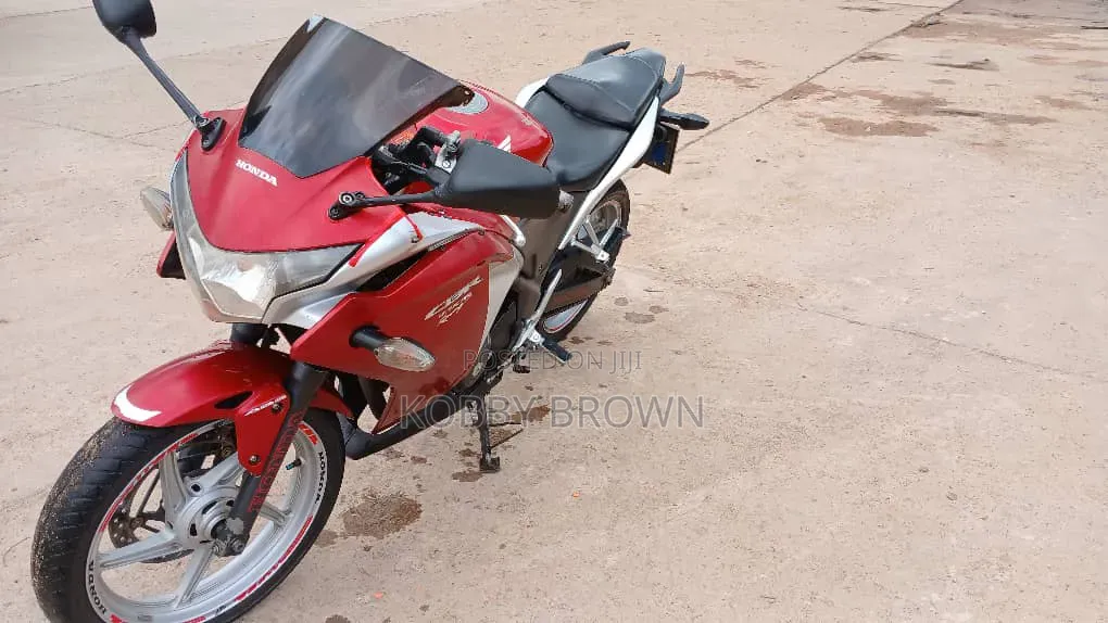 Honda CBR 2012 Red