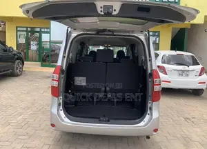 Toyota Voxy 2013 Silver