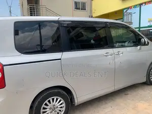 Toyota Voxy 2013 Silver