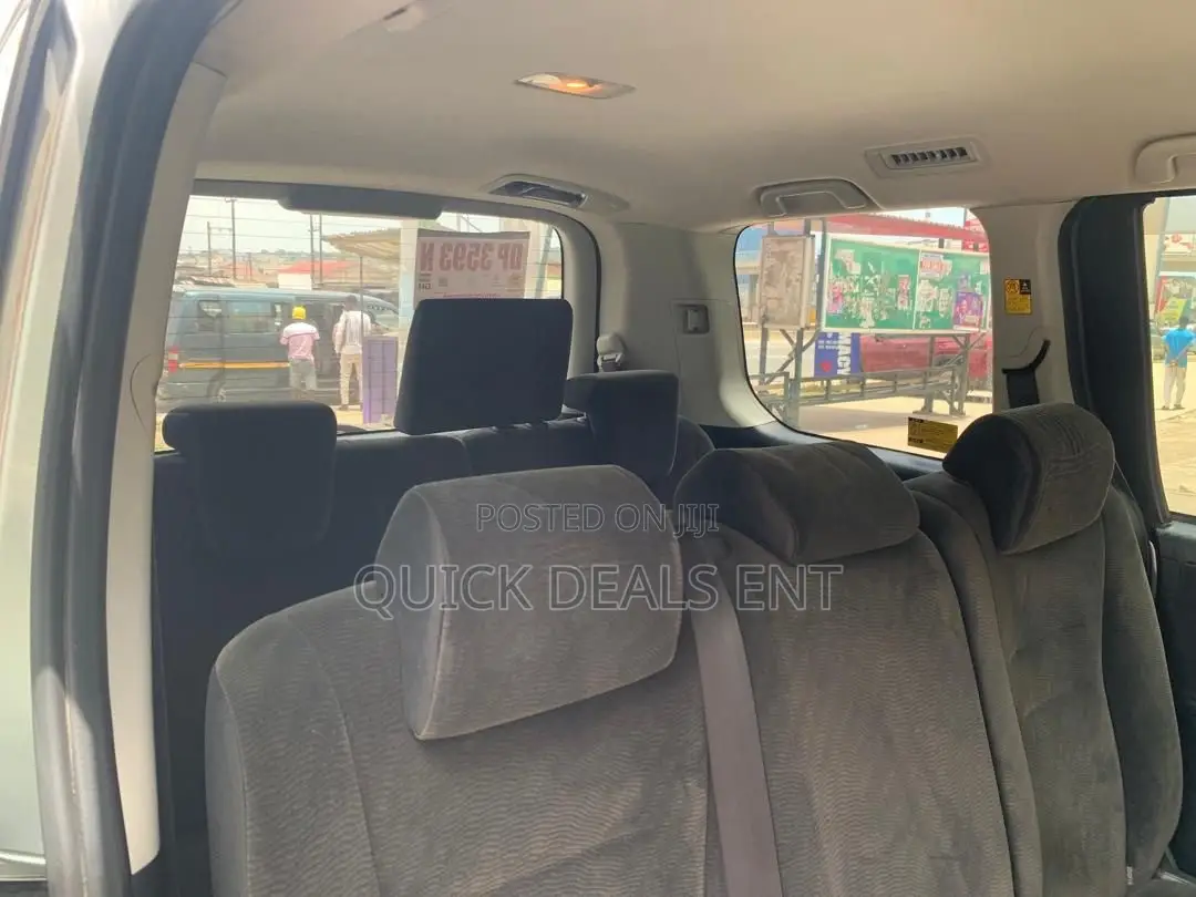 Toyota Voxy 2013 Silver
