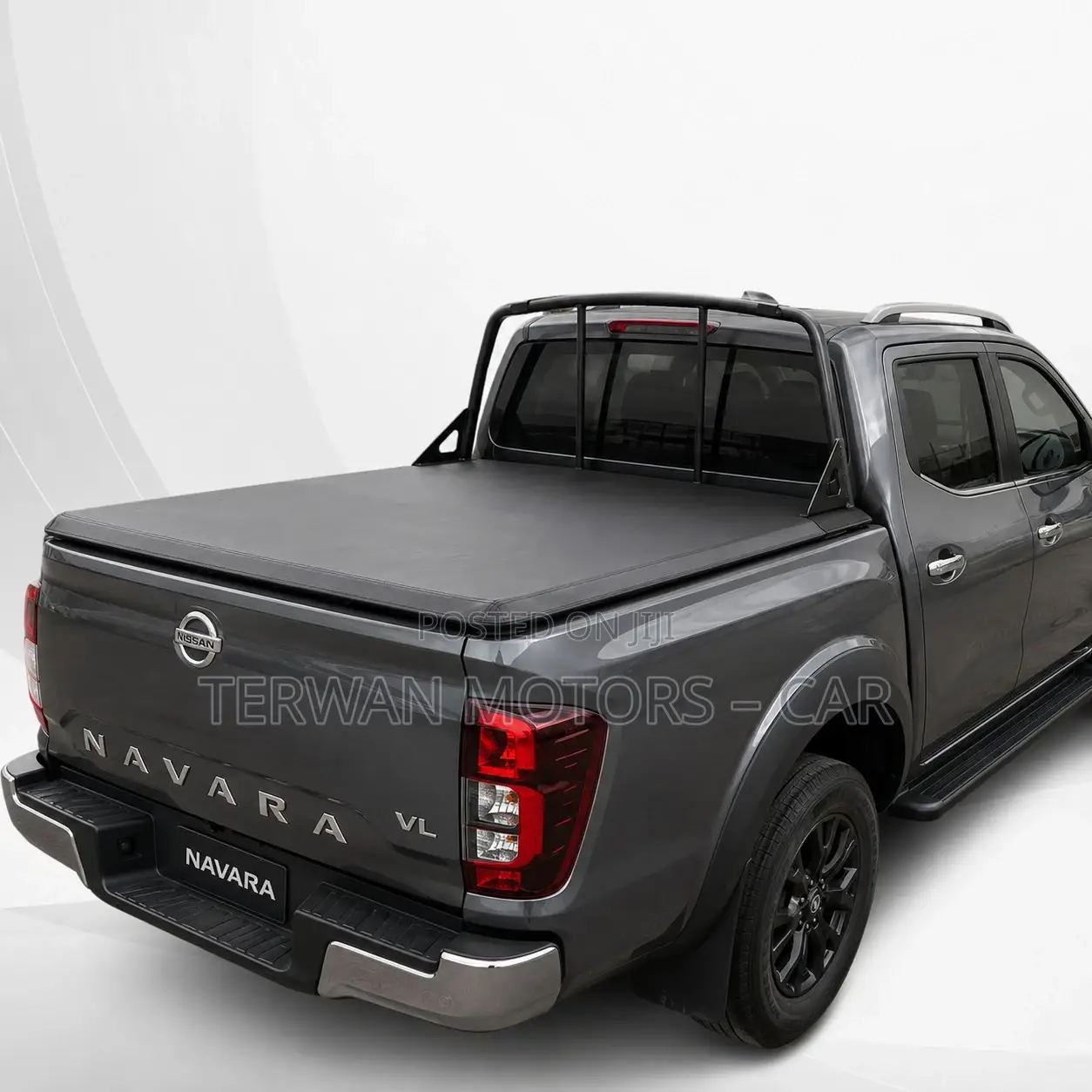 Premium Leather Pickup Truck Bed Cover for Nissan Navara / Frontier