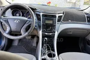 Hyundai Sonata Limited 2.0T Sedan (2.0L 4cyl 6A) 2013 Blue