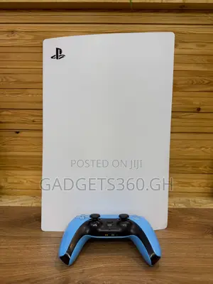 Sony PlayStation 5 Standard 825GB (Old Edition Used)