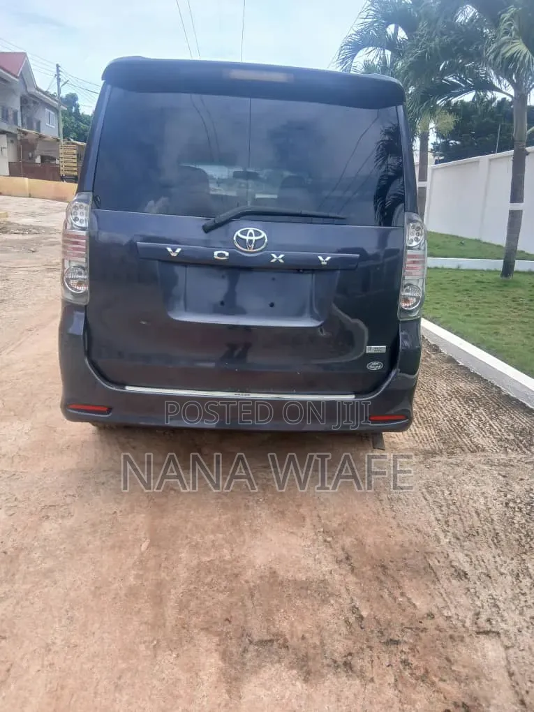 Toyota Voxy 2011 Black