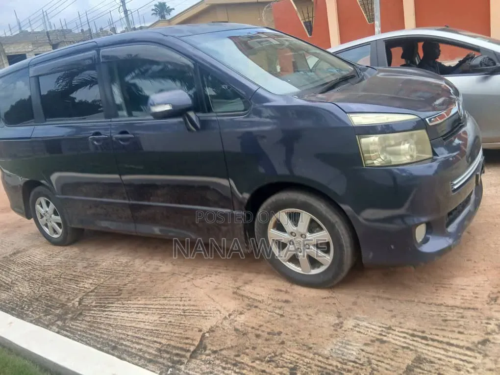 Toyota Voxy 2011 Black