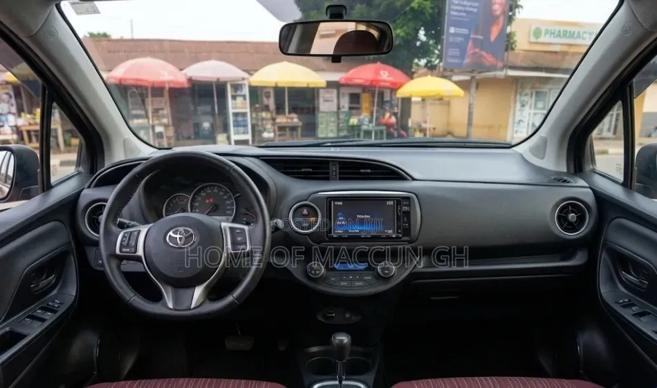 Toyota Vitz 1.3 AWD 5dr 2015