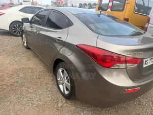 Hyundai Elantra GLS Sedan FWD (1.8L 4cyl 6M) 2013 Brown