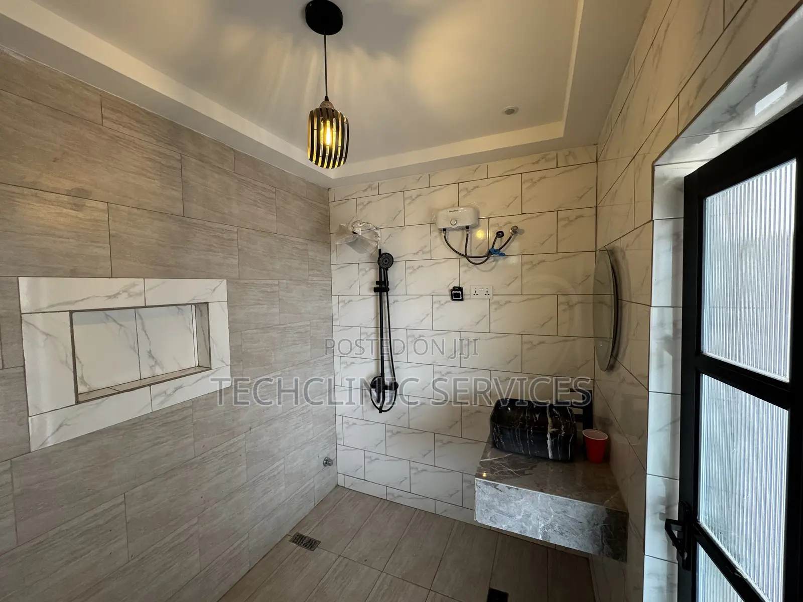 Short Stay Rooms Available in Serene Environment