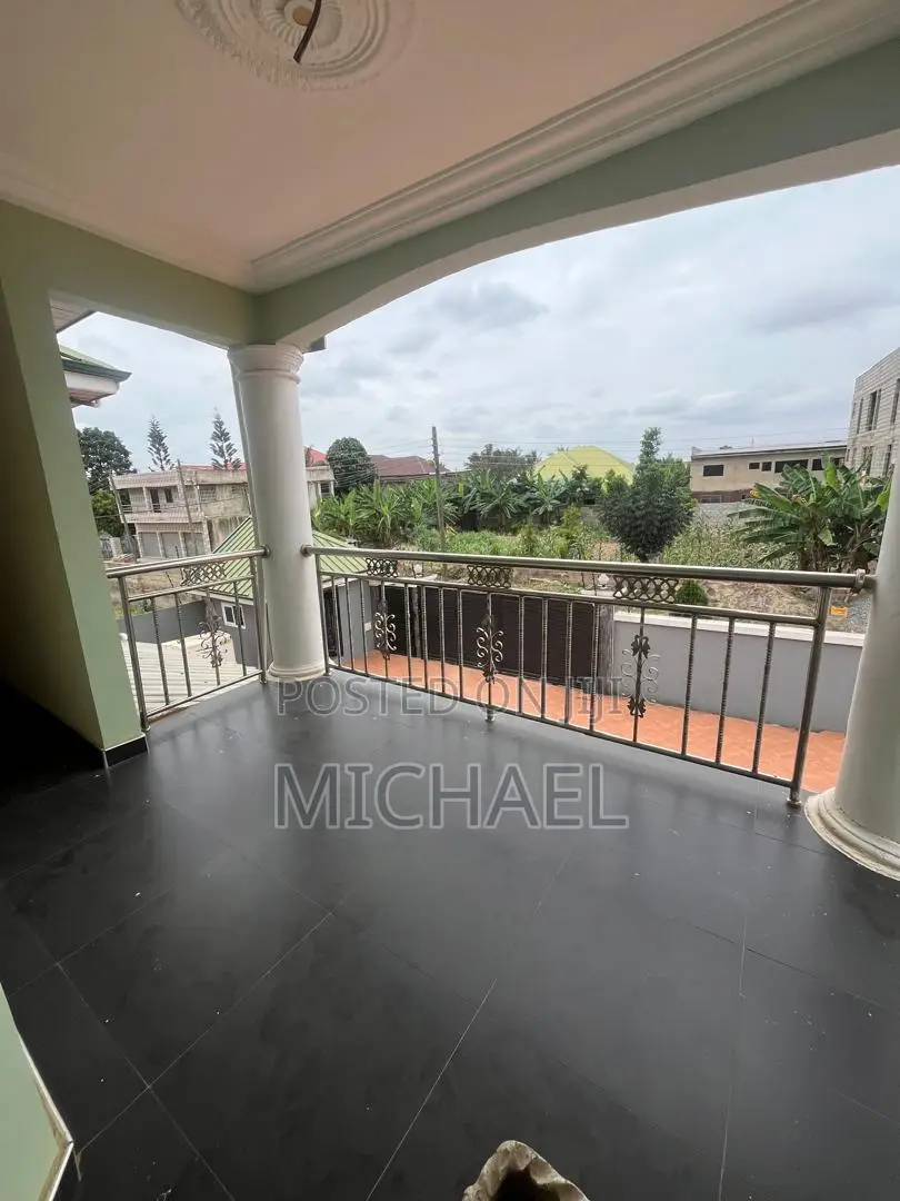 6bdrm Duplex in Pentecost for sale