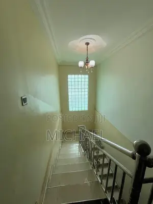 6bdrm Duplex in Pentecost for sale