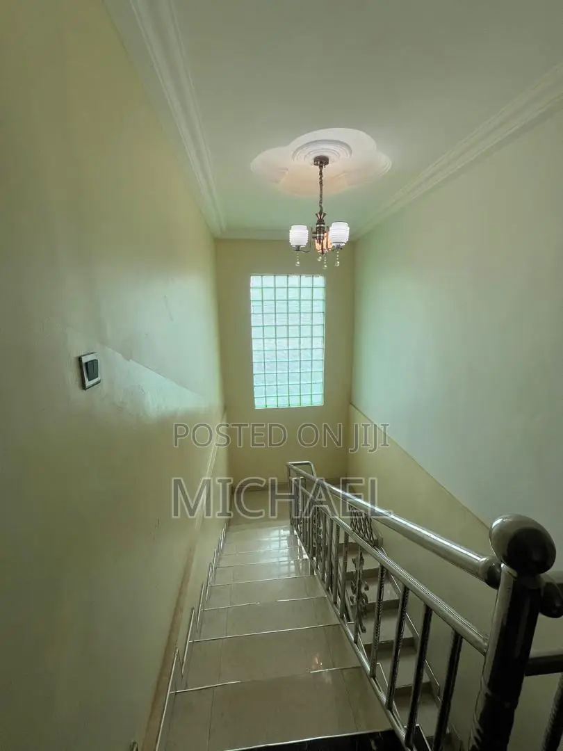 6bdrm Duplex in Pentecost for sale