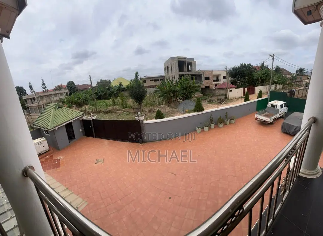 6bdrm Duplex in Pentecost for sale