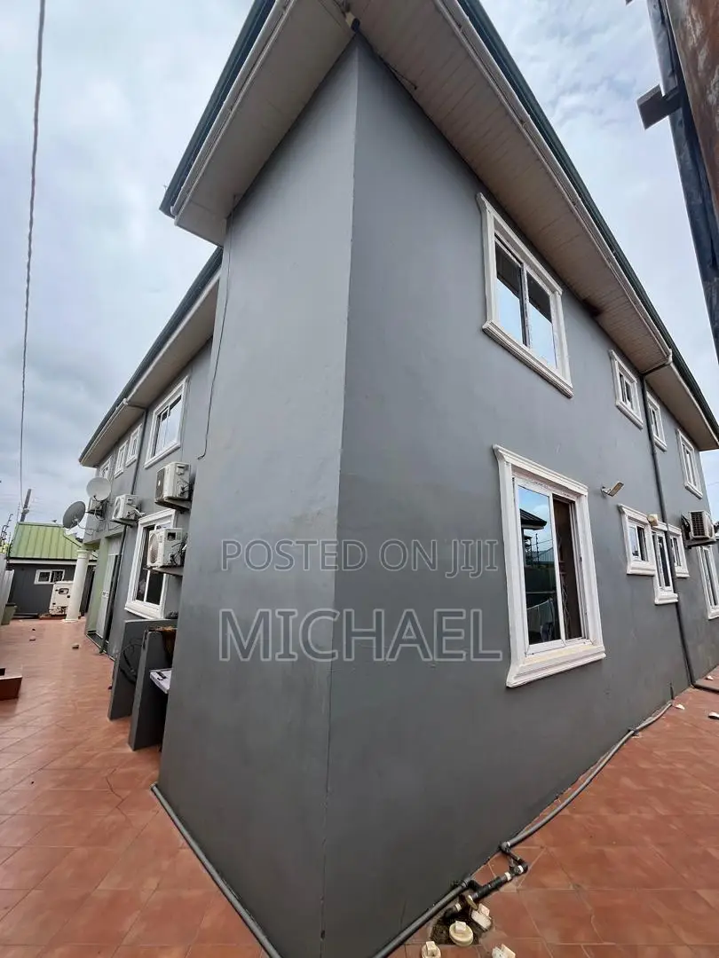 6bdrm Duplex in Pentecost for sale