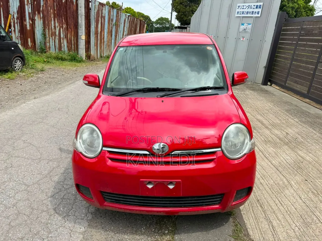 Toyota Sienta 2010 Red