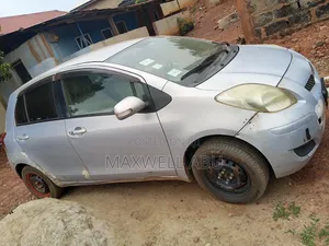 Toyota Vitz 2010 Silver