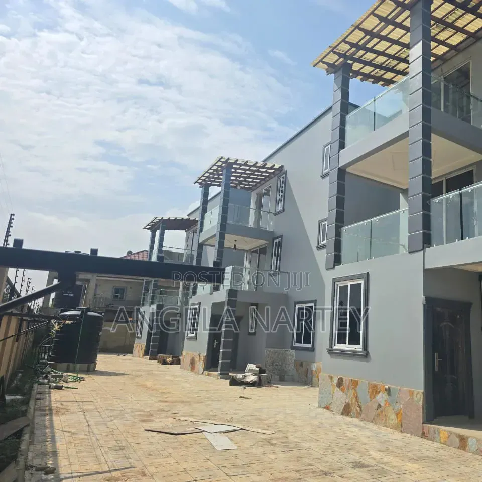 5bdrm House in Community 25 for rent
