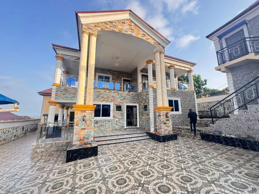 5bdrm Duplex in Bojo Beach Area, Bortiano for sale