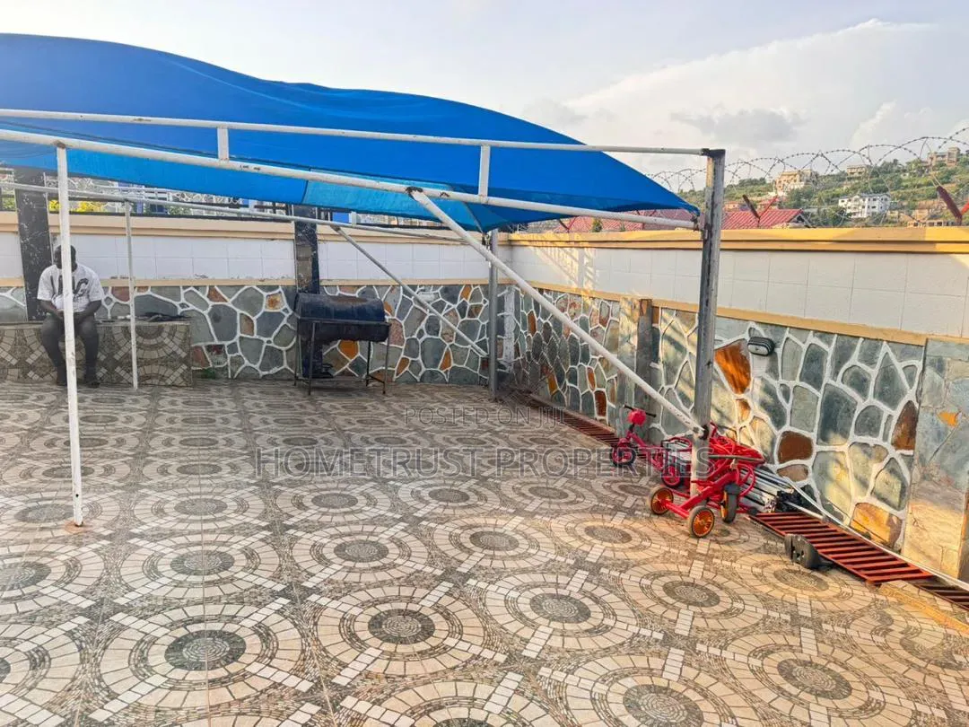 5bdrm Duplex in Bojo Beach Area, Bortiano for sale