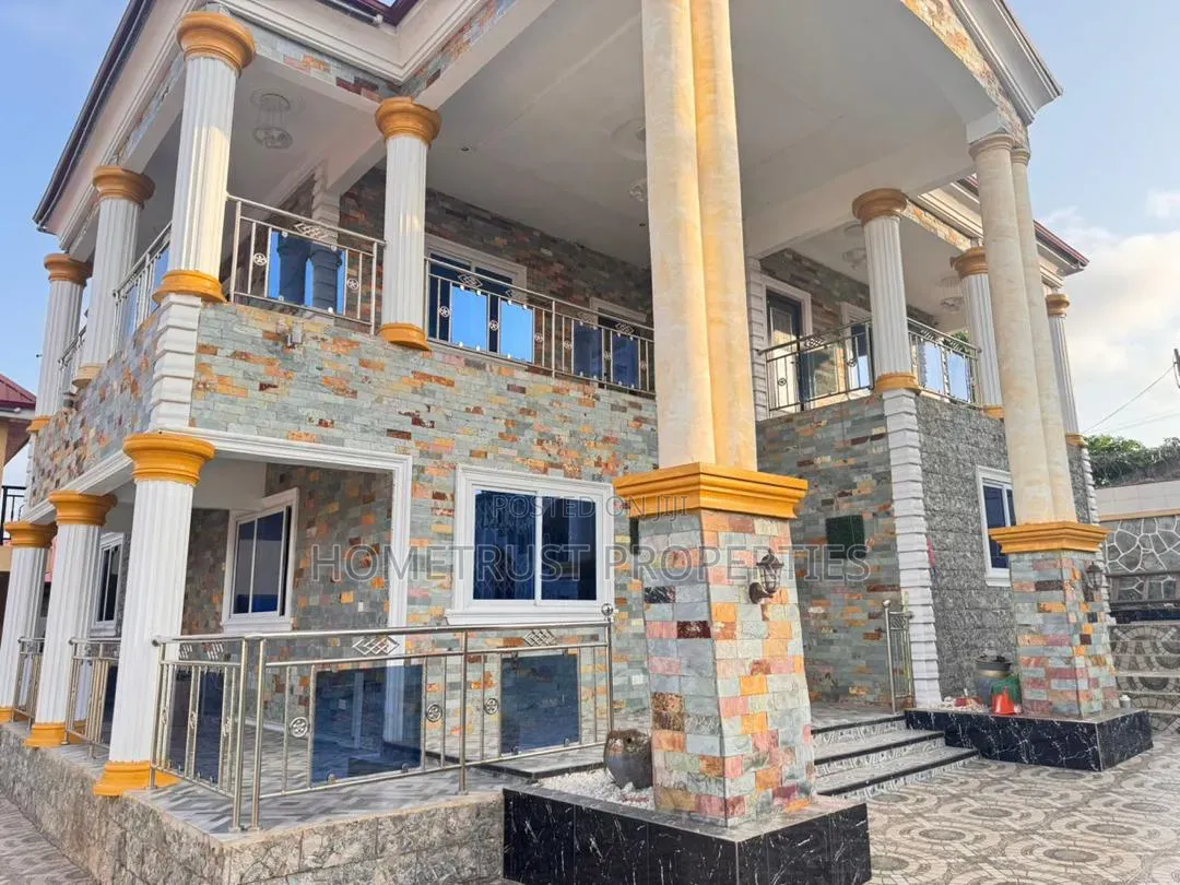 5bdrm Duplex in Bojo Beach Area, Bortiano for sale